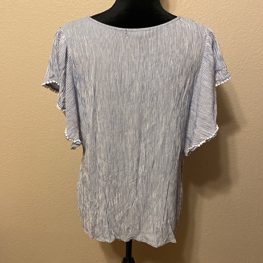 ❤️2 for $10 Blue and White Stripe Top Stitched Flower Designs - Picture 4 of 10